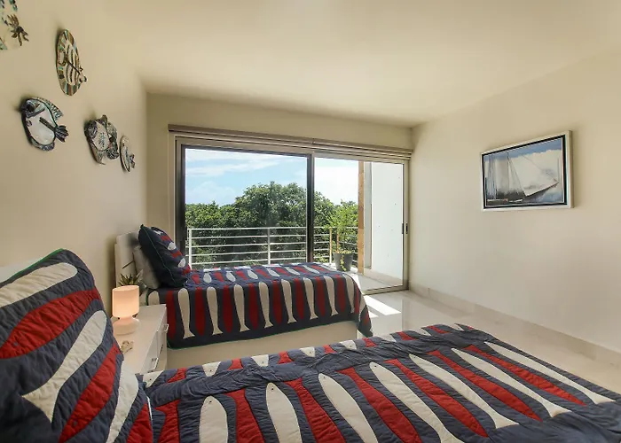 Luxurious & In Playa Steps From The