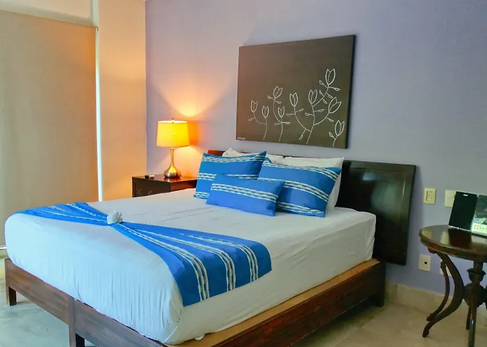 Luxurious & In Playa Steps From The