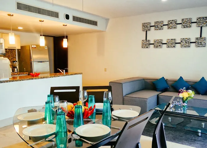 Luxurious & In Playa Steps From The Playa del Carmen