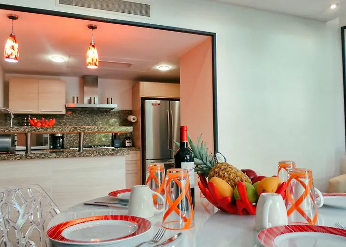 Apartamento Luxurious & In Playa Steps From The *