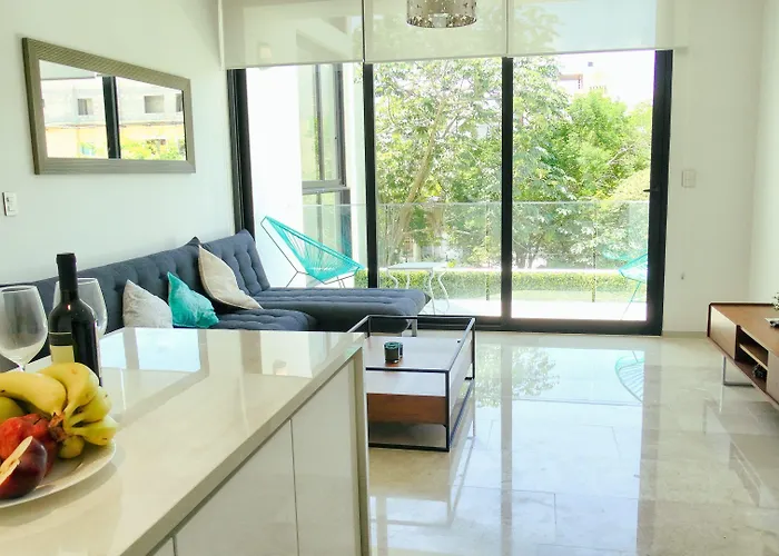 Apartment Luxurious & In Playa Steps From The