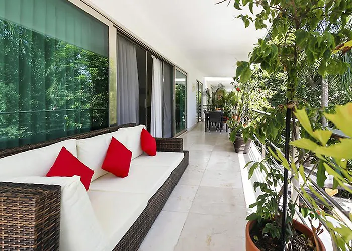 Luxurious & In Playa Steps From The *