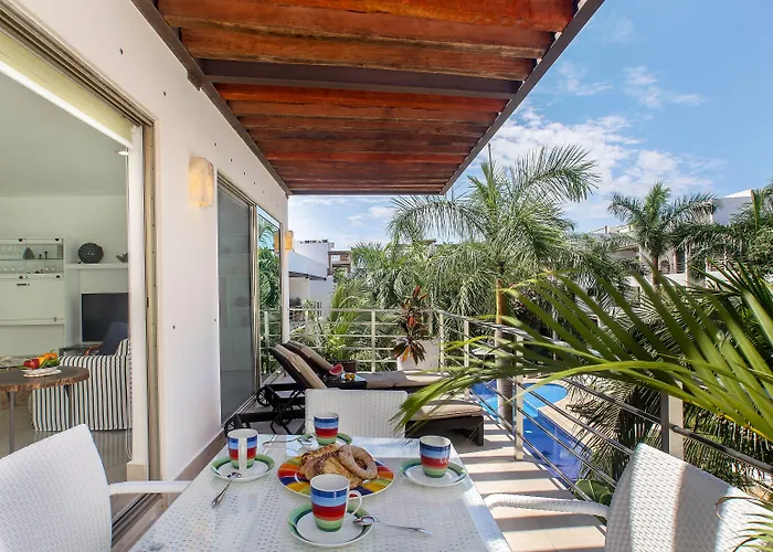 Luxurious & In Playa Steps From The